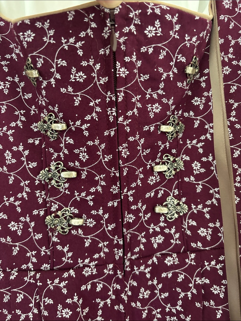 Burgundy Floral Midi Dress with Puff Sleeve Blouse (Traditional Dirndl) - Picture 3 of 13